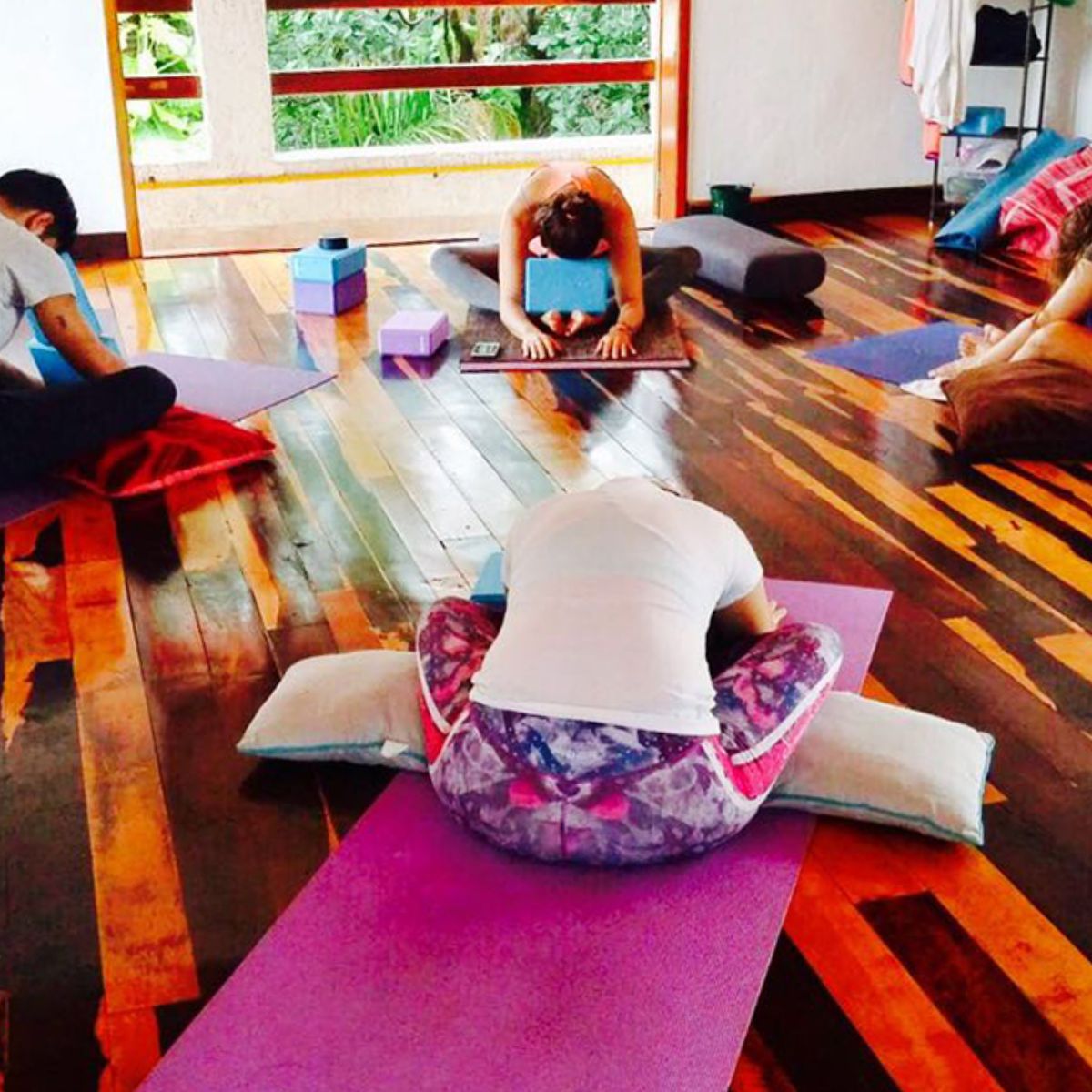 Aguru Yoga Shala Cancun - clases regulares  yoga - YOGA RESTAURATIVO