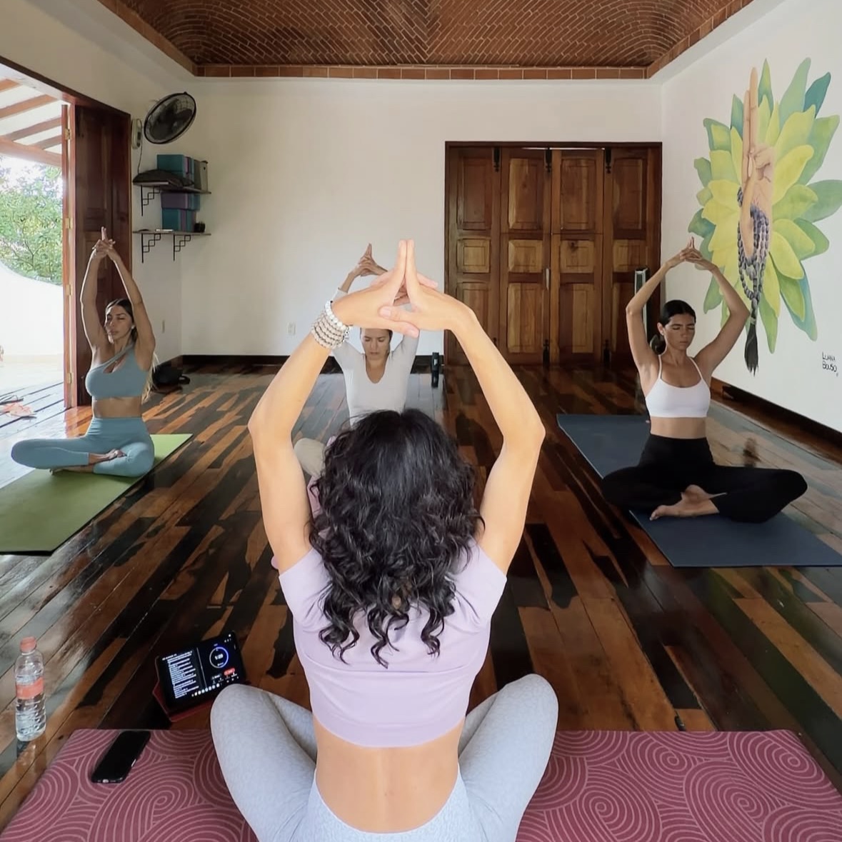 Programa de kundalini yoga para mujeres en Cancún 