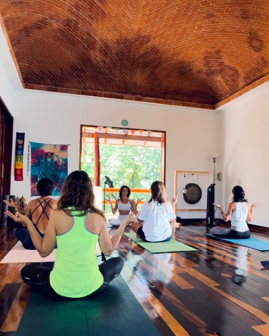 CLASES DE YOGA GRUPAL EN AGURU YOGA SHALA CANCUN